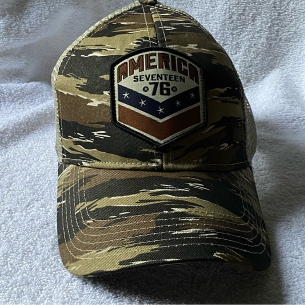 Signatures America Seventeen 76 Hat Mens Snap Back New Camo Print